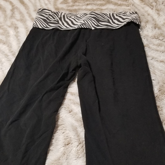 5/$15 no boundaries large yoga capris